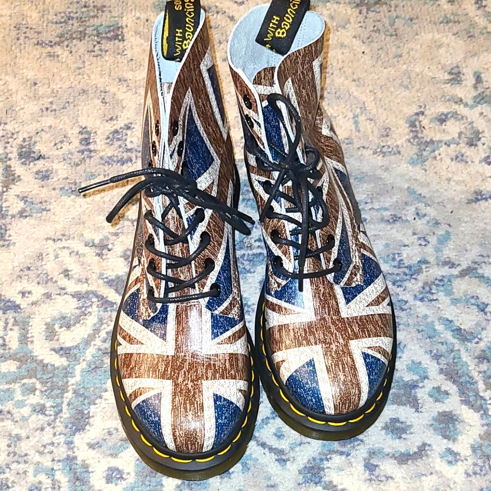 Dr. Martens Great Britain Flag Boots